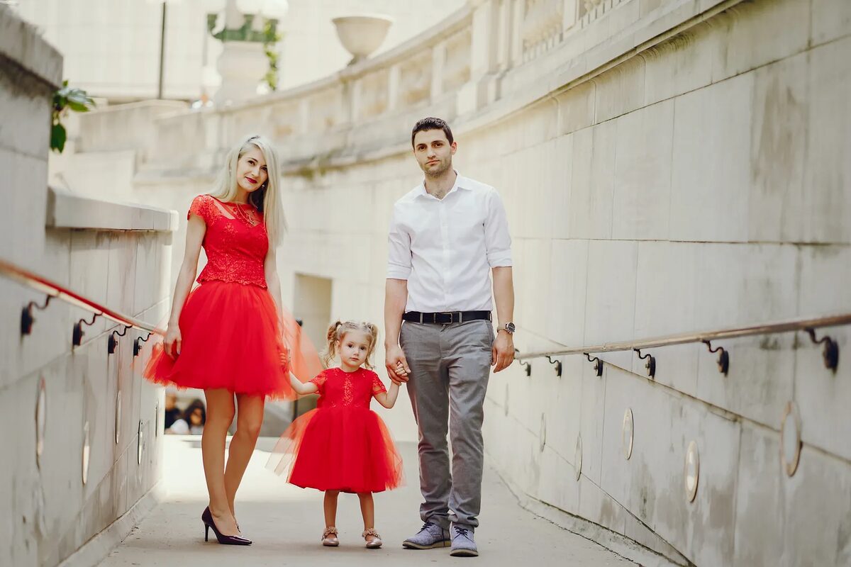 Move with the right to work in Spain for the whole family